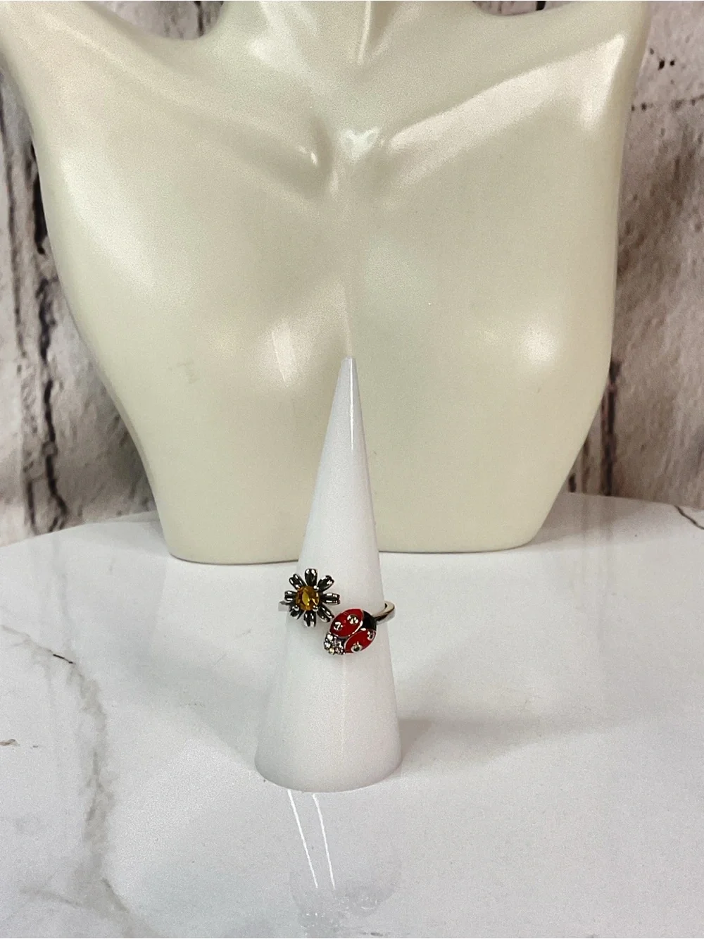 🌟🌟 S925 Sterling Silver Open Ring with Red Enamel Ladybug and Yellow Daisy